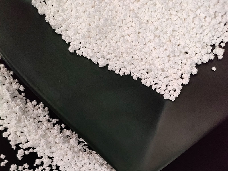 氯化鈣無(wú)水刺球